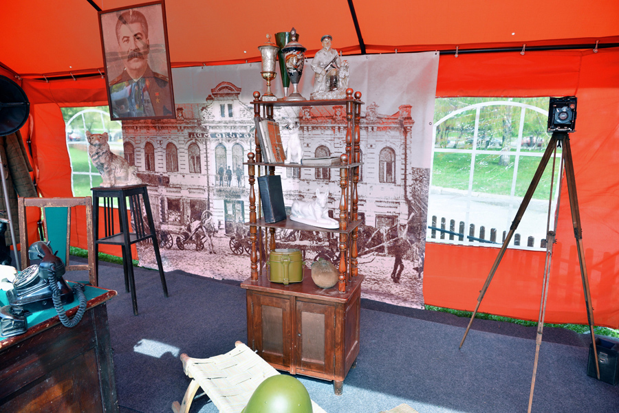 Выездная экспозиция музея собак с диорамой к Дню Победы 2016